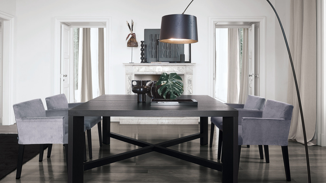 Светильник над столом в столовой