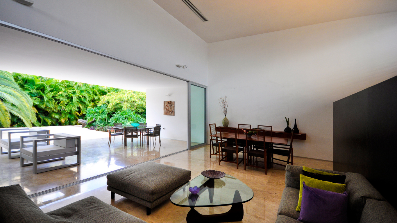 Прозрачная стена в столовой