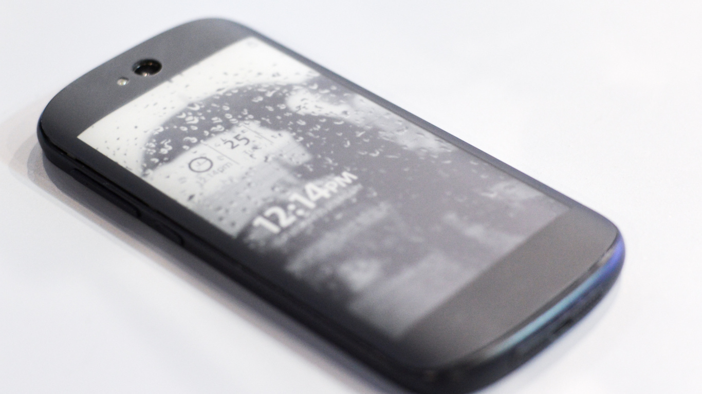 Water resistant smartphone YotaPhone 2