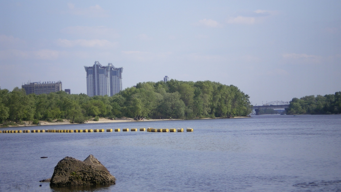Широкие просторы Днепра в Киеве
