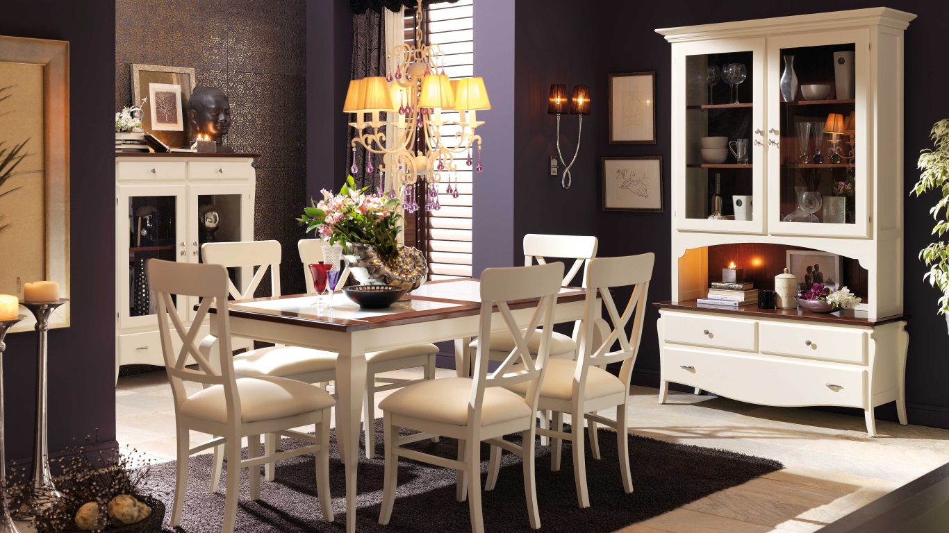 Желтая люстра в столовой