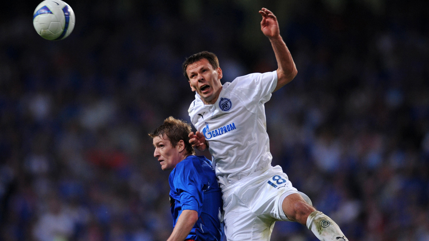 Константин Зырянов полузащитник Зенита в игре