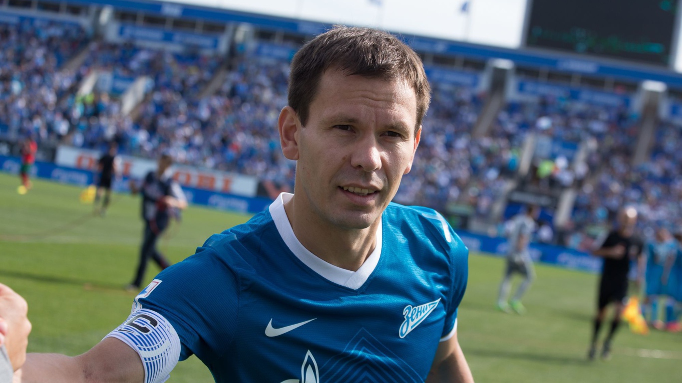 Константин Зырянов полузащитник Зенита на поле