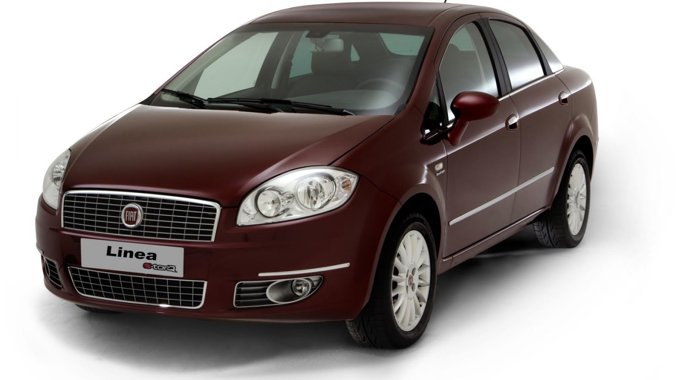 Темно коричневый Fiat Linea на белом фоне