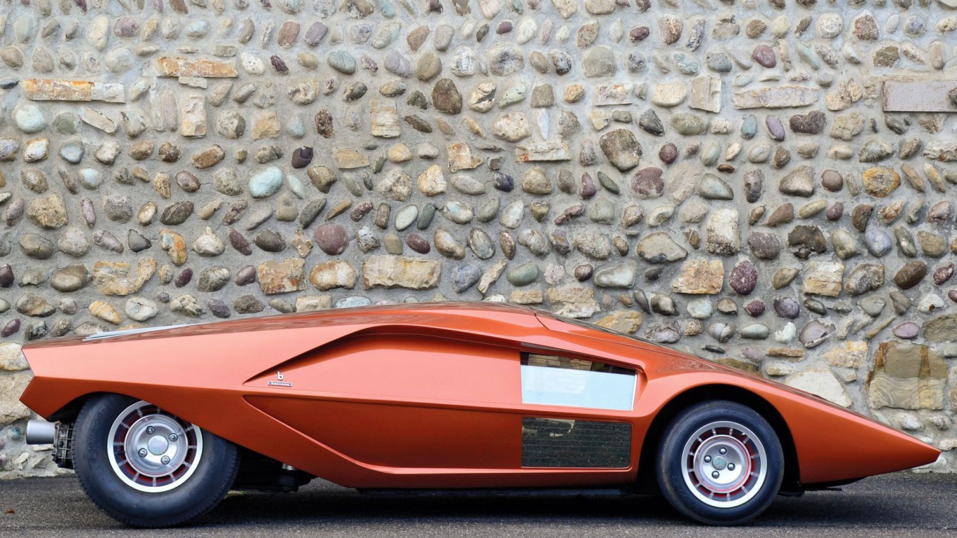 Футуристический автомобиль Lancia Stratos