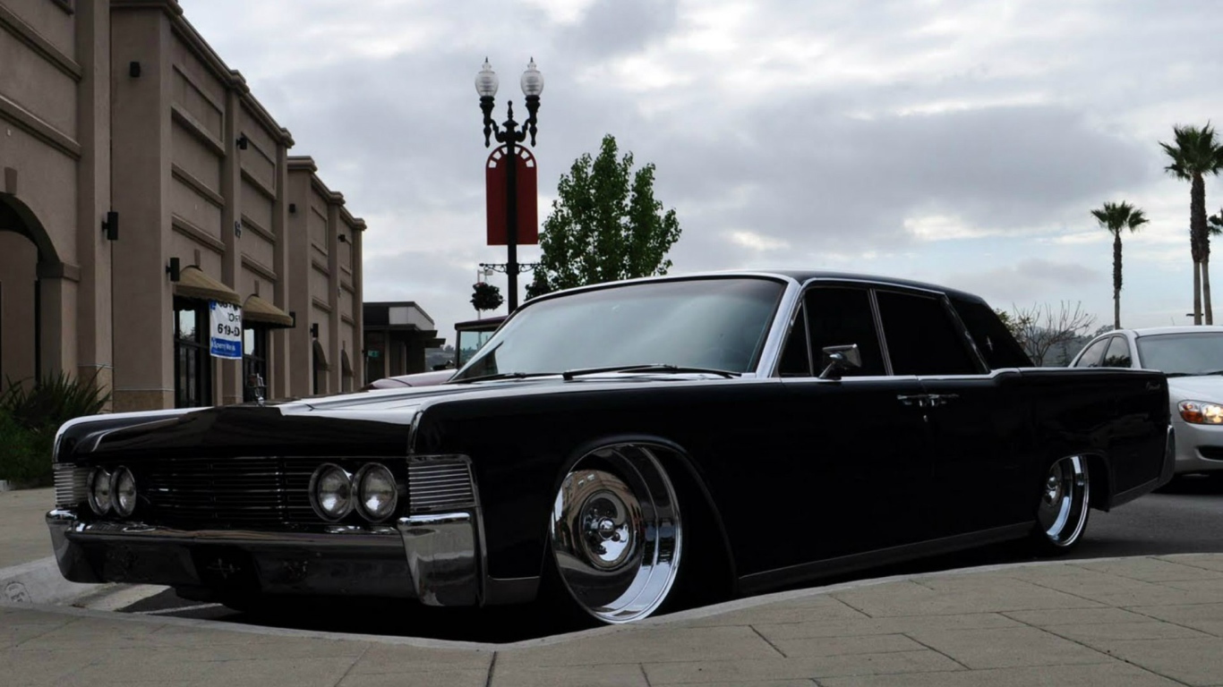 Роскошный черный Lincoln Continental