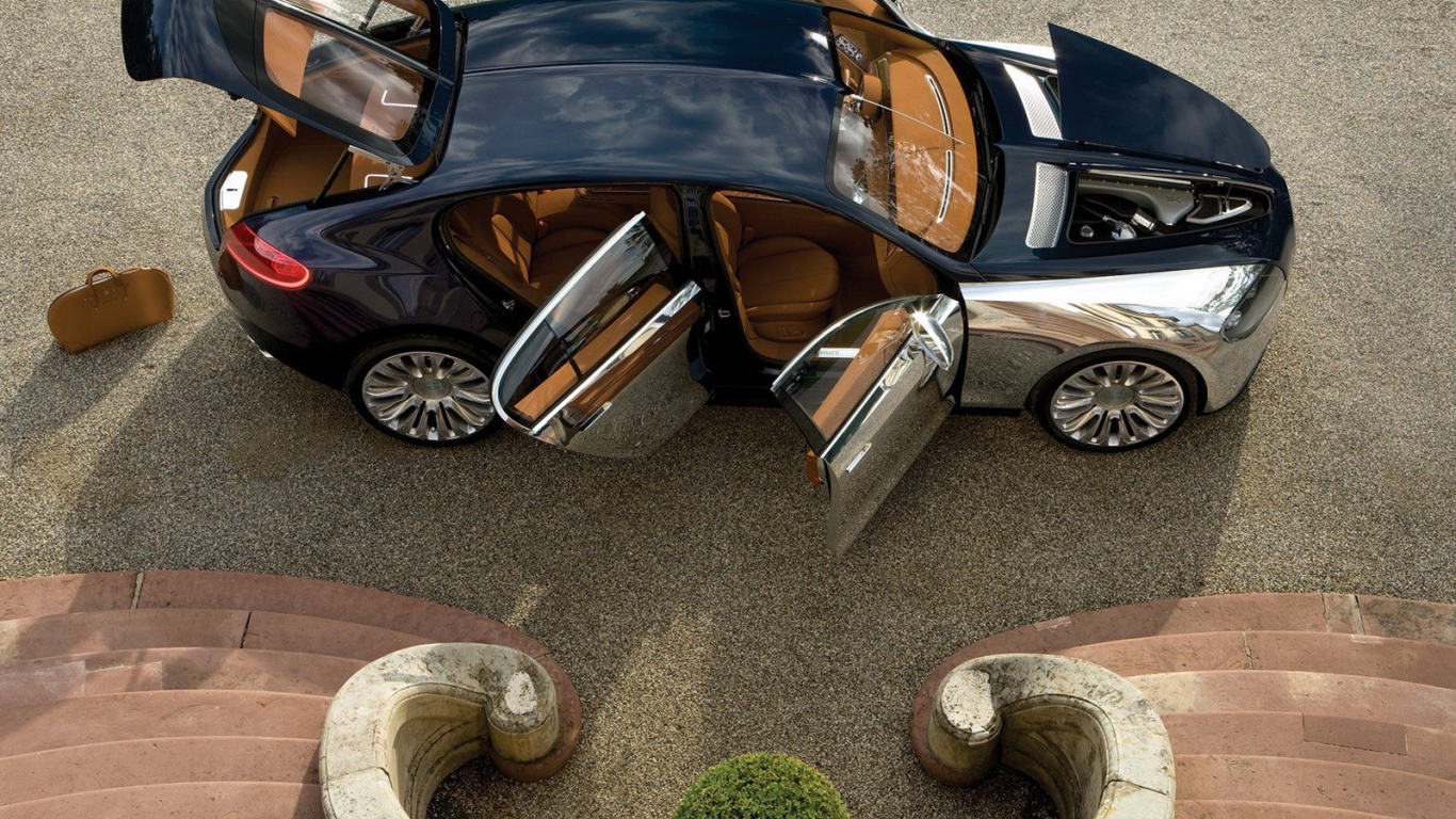 Машина с открытыми дверями