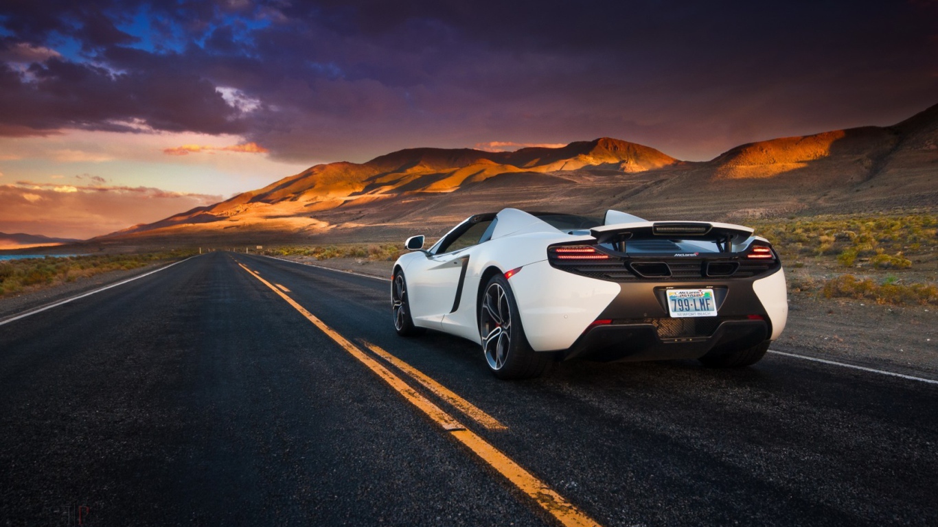 Белый кабриолет McLaren