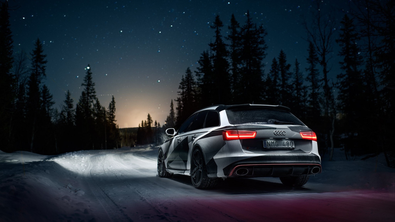 Audi RS6 Avant на ночной дороге