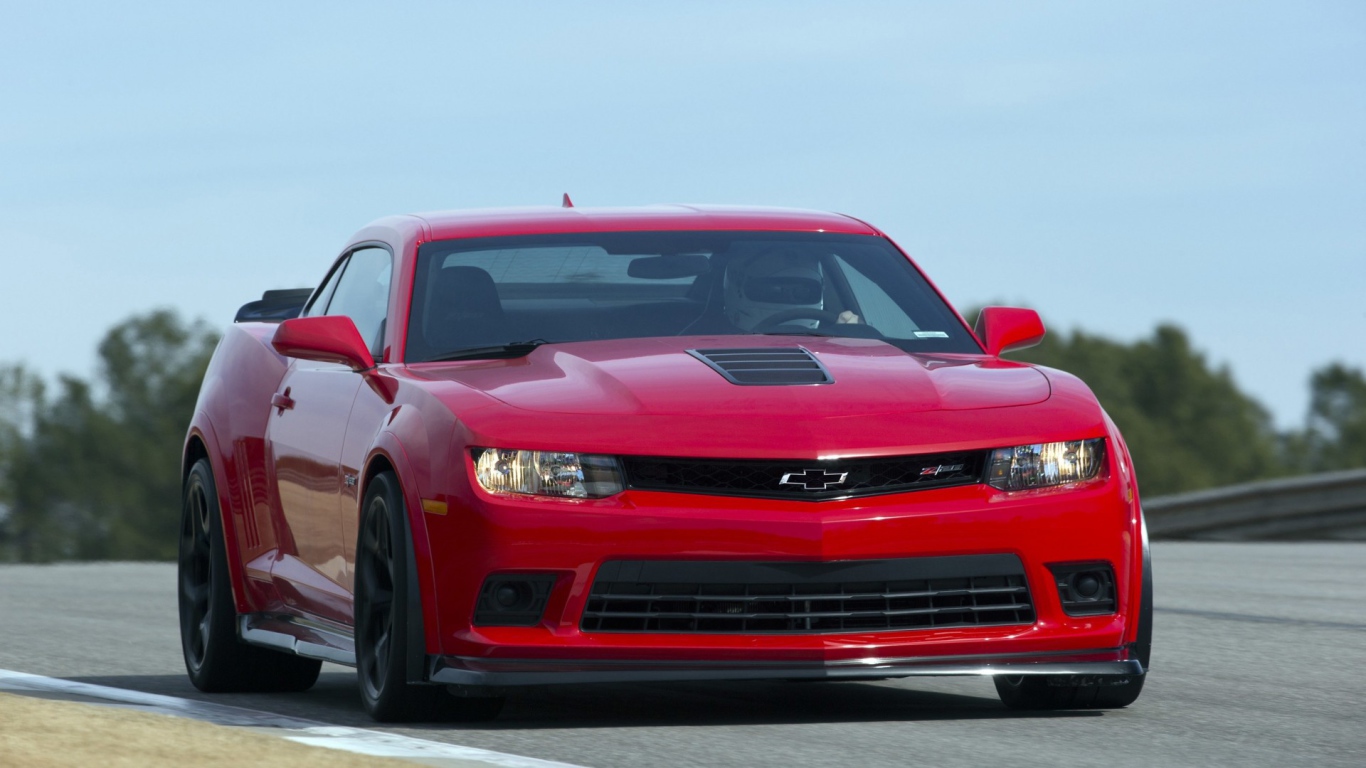 Великолепный красный Chevrolet Camaro