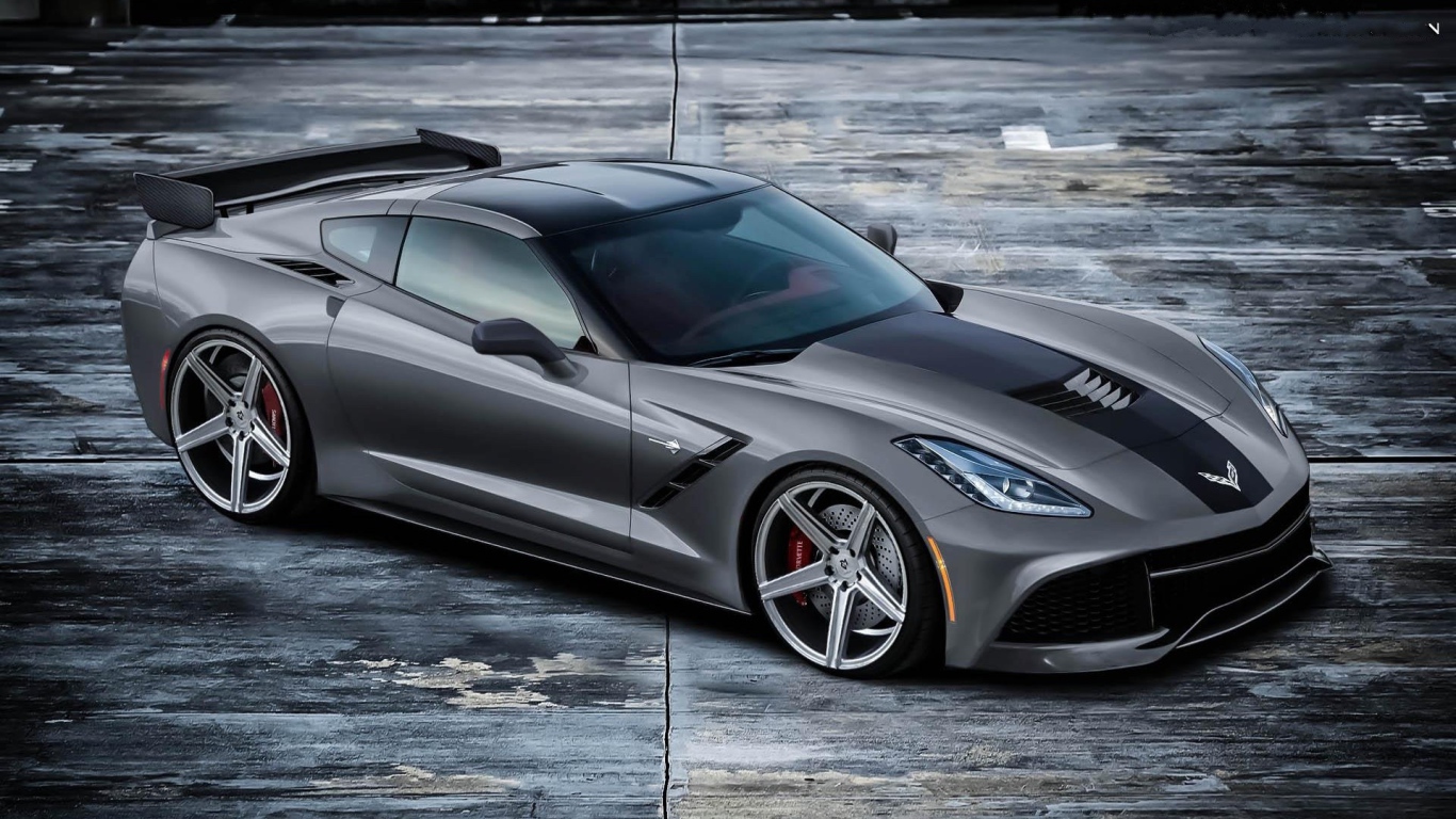 Серебристый спортивный Chevrolet Corvette C7