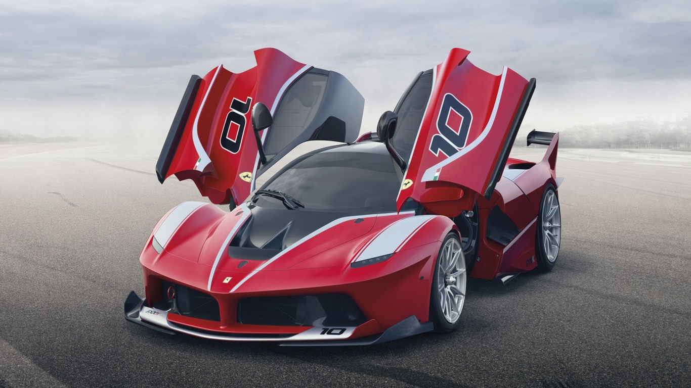 Открытые двери авто Ferrari FXX K