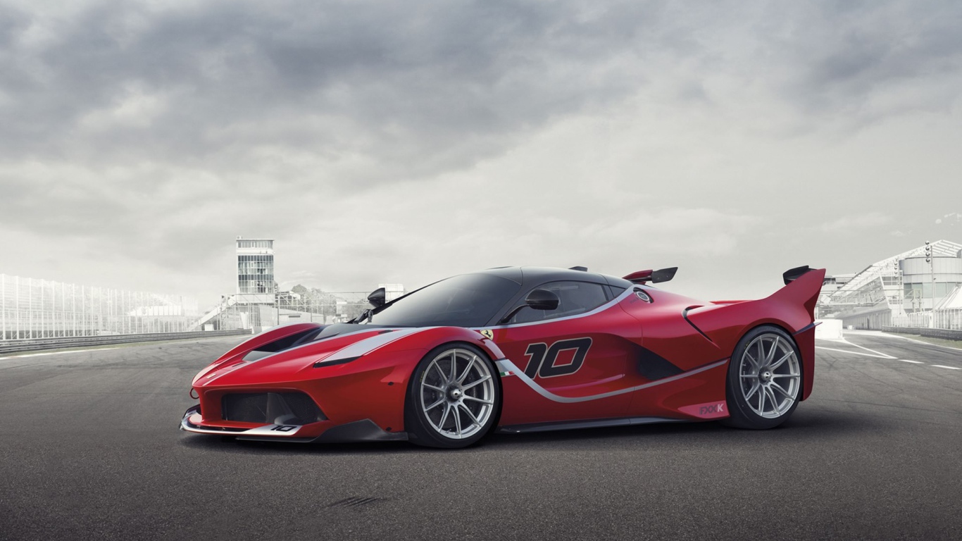 Красный автомобиль Ferrari FXX K