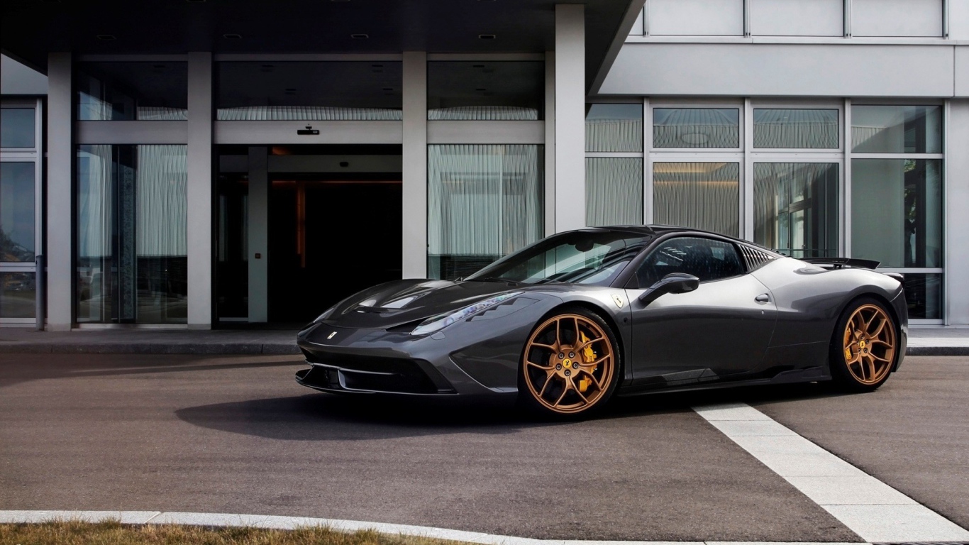 Черный Ferrari 458 Speciale у входа