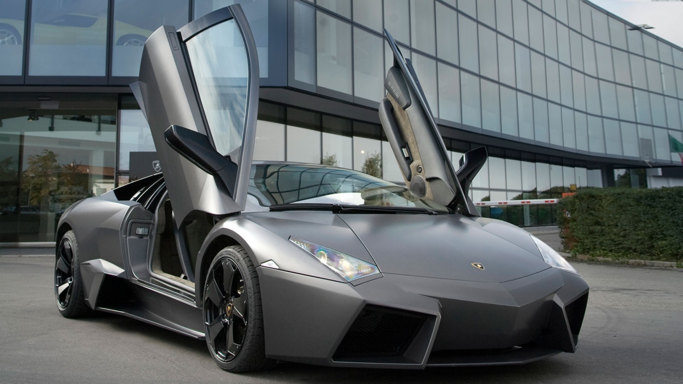 Lamborghini Reventon с открытыми дверями
