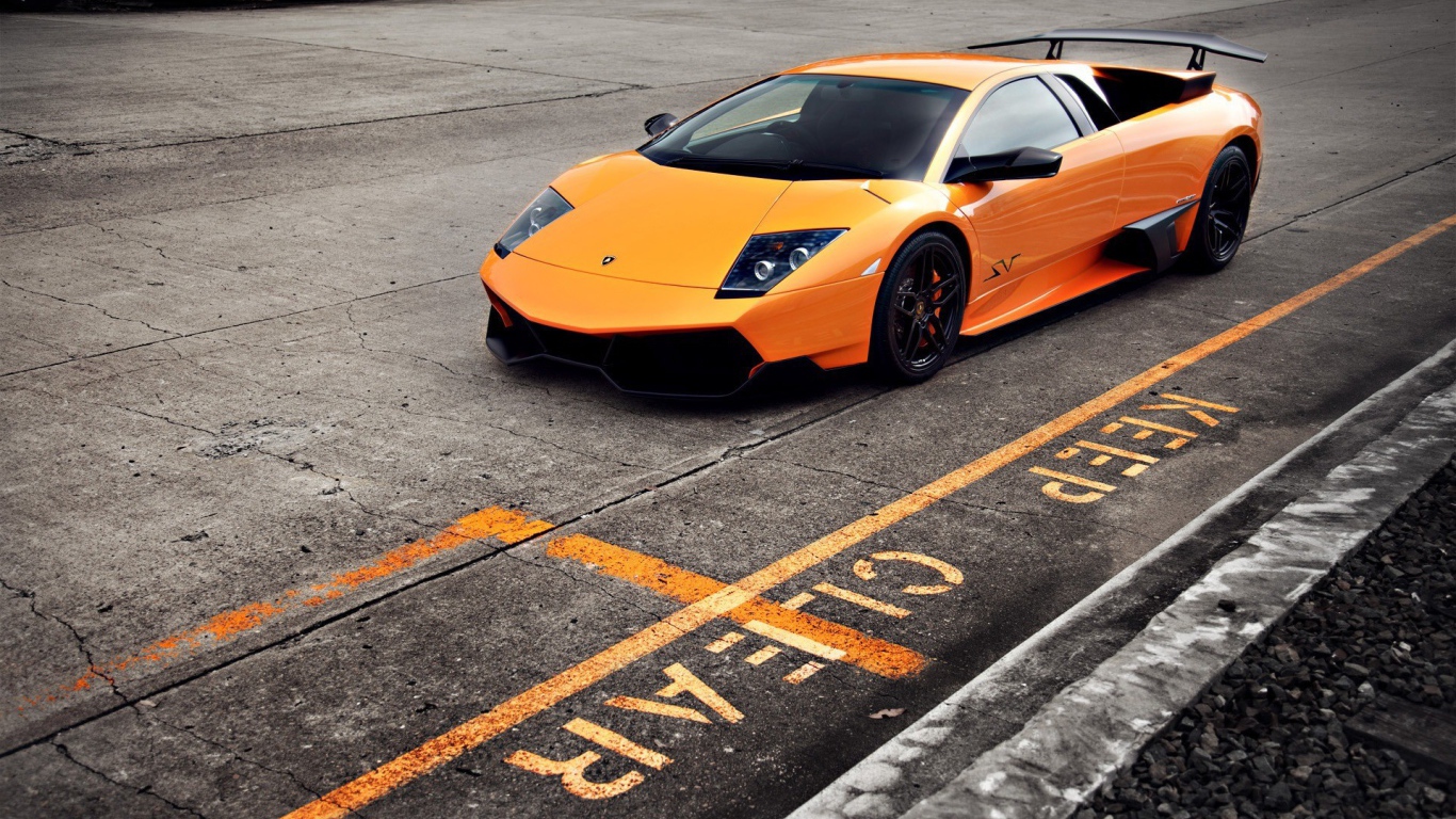 Оранжевый автомобиль Lamborghini Murcielago LP 670-4 Super Veloce