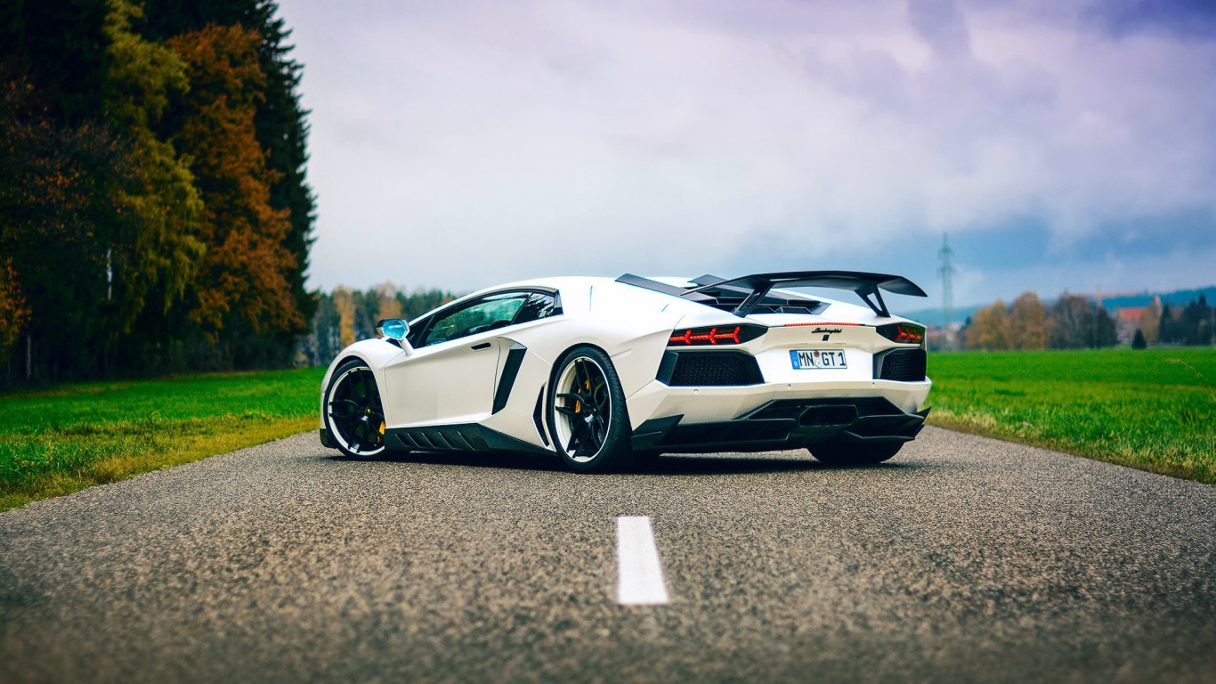 Белый Lamborghini Aventador LP700-4