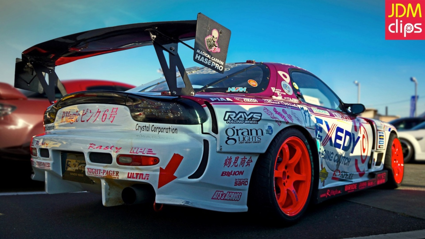 Аппликации на спортивной Mazda RX-7