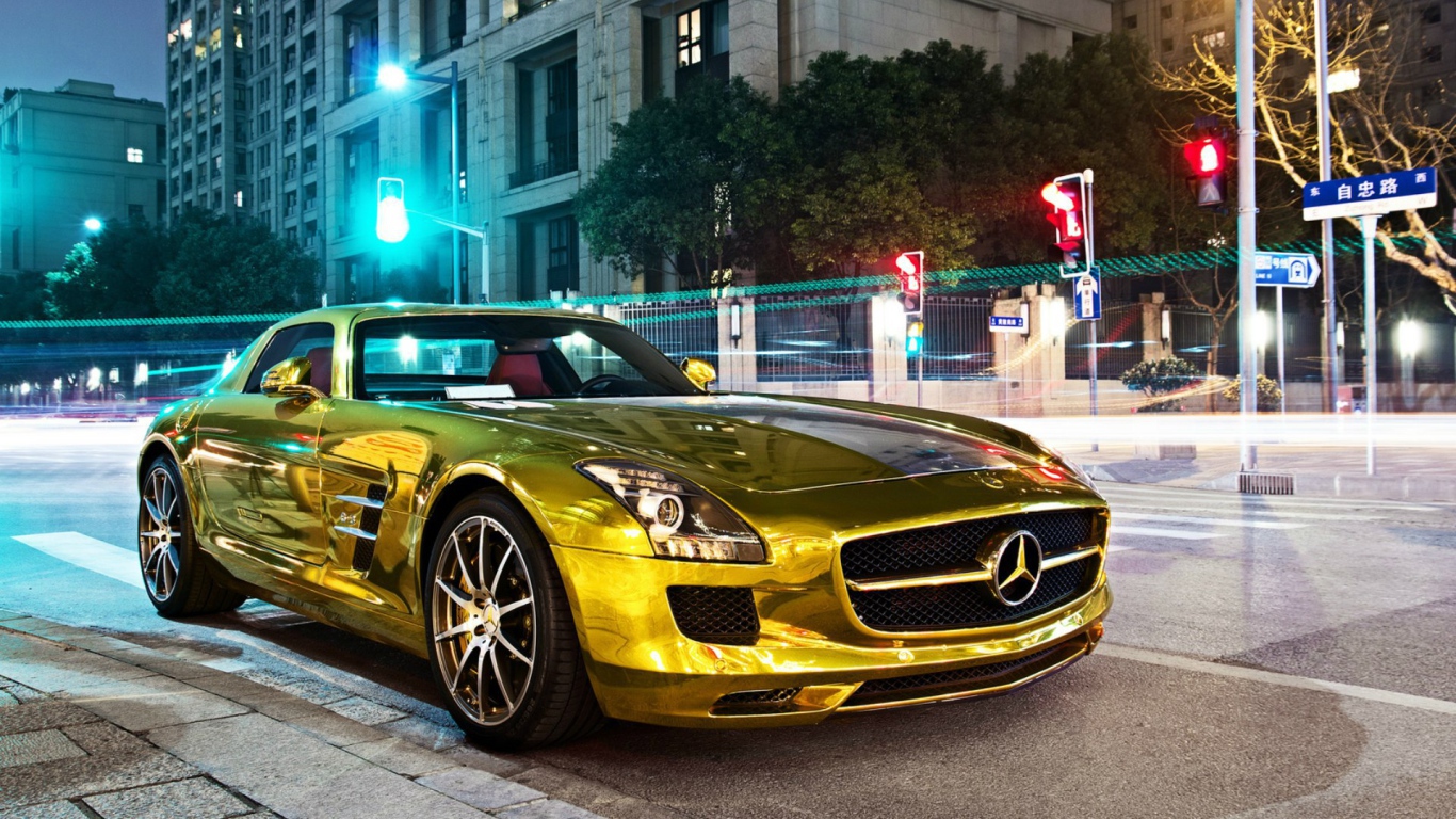 Золотой Mercedes-Benz SLS AMG
