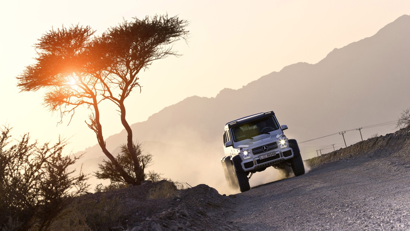 Мерседес Gelenvagen в пустыне