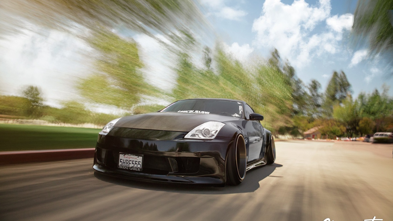 Быстрый черный Nissan 350Z