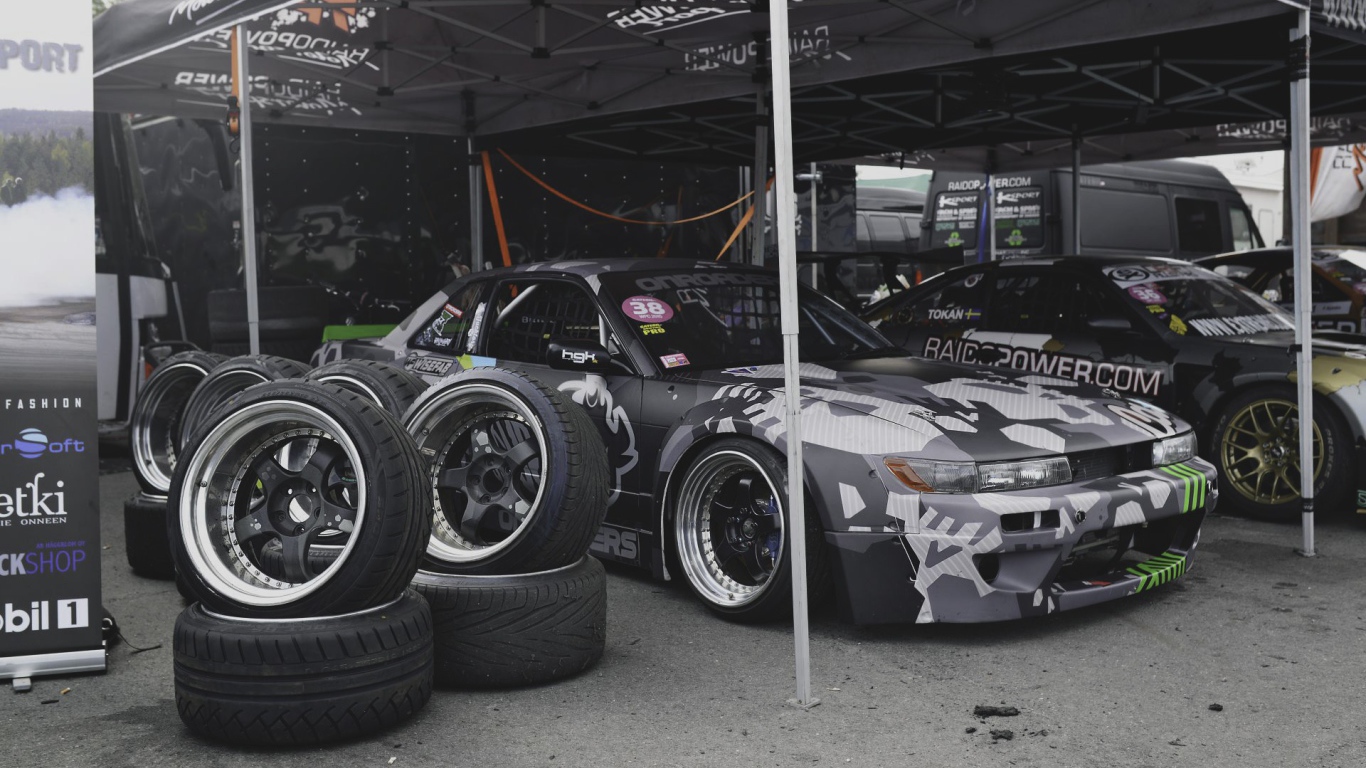 Замена резины гоночного Nissan S13