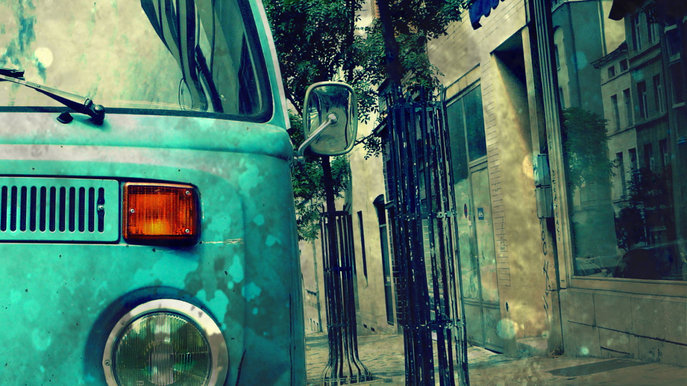 Ретро автомобиль на старой улице