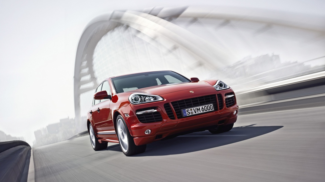 Красный Порше на городском мосту