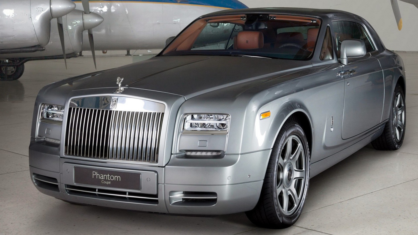 Серебристый Rolls-Royce Фантом
