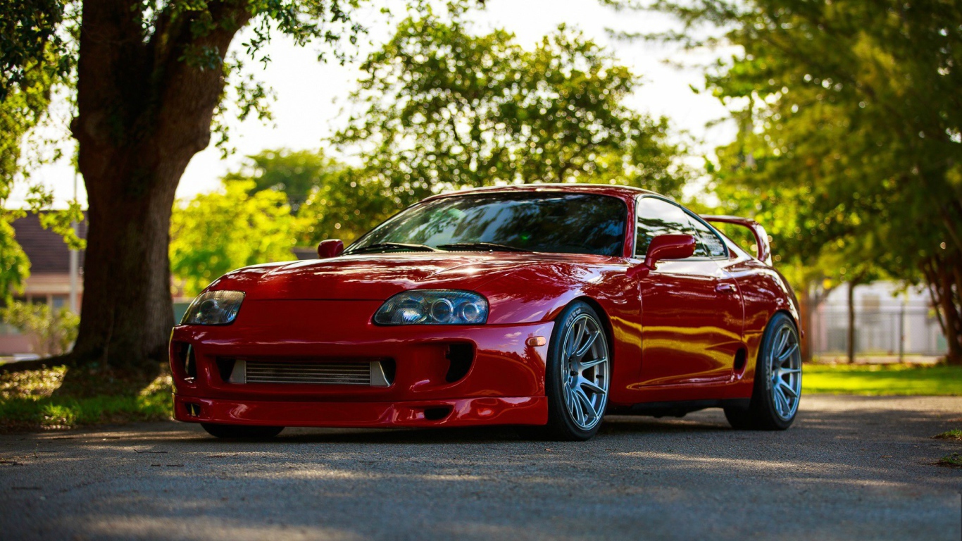 Красная Toyota Supra