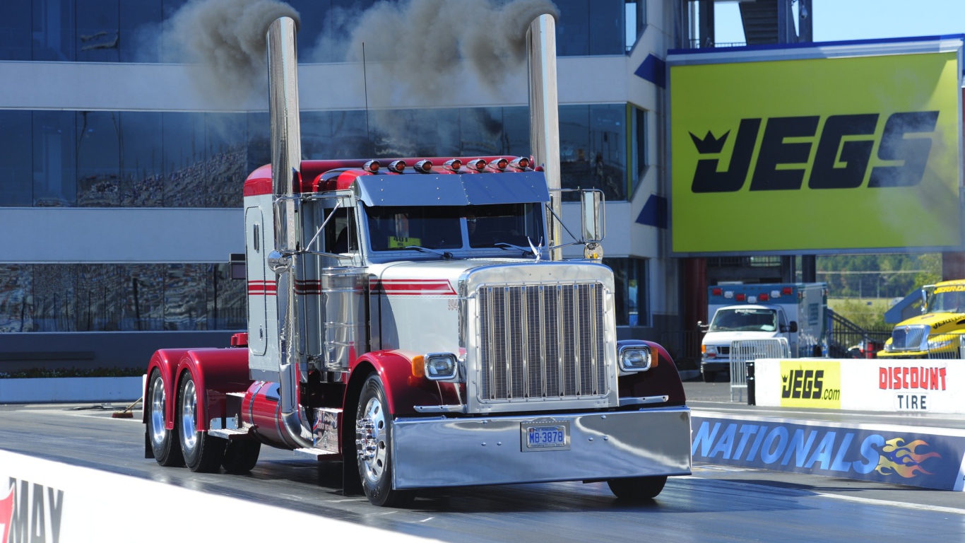 Дым из труб тягача