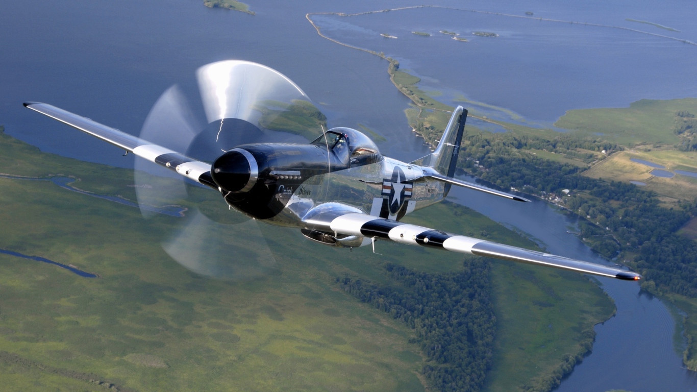 Американский самолет мустанг