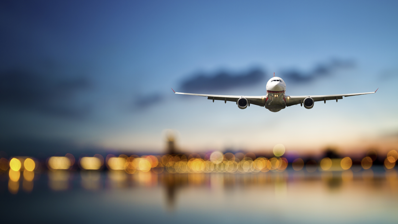 Боинг садится в аэропорту в Японии