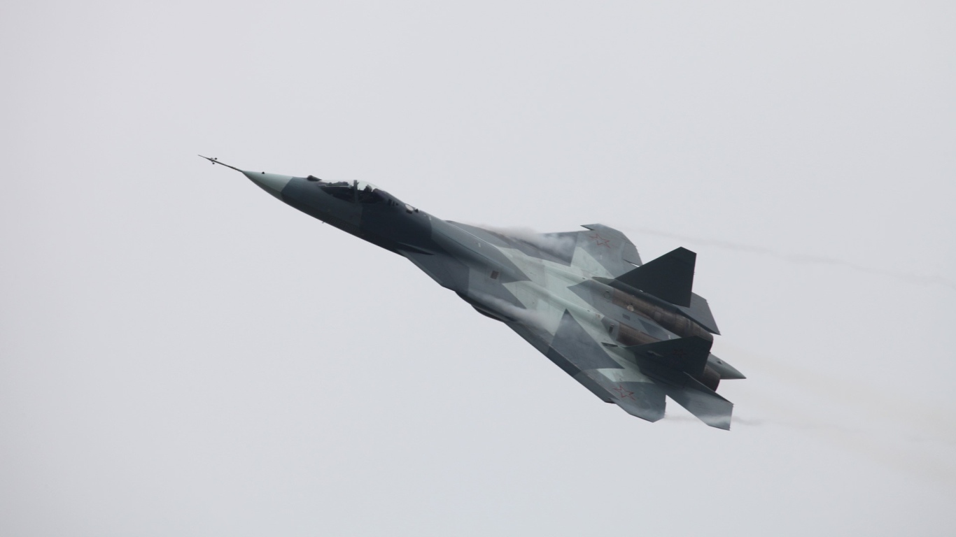 Военный самолет Т-50