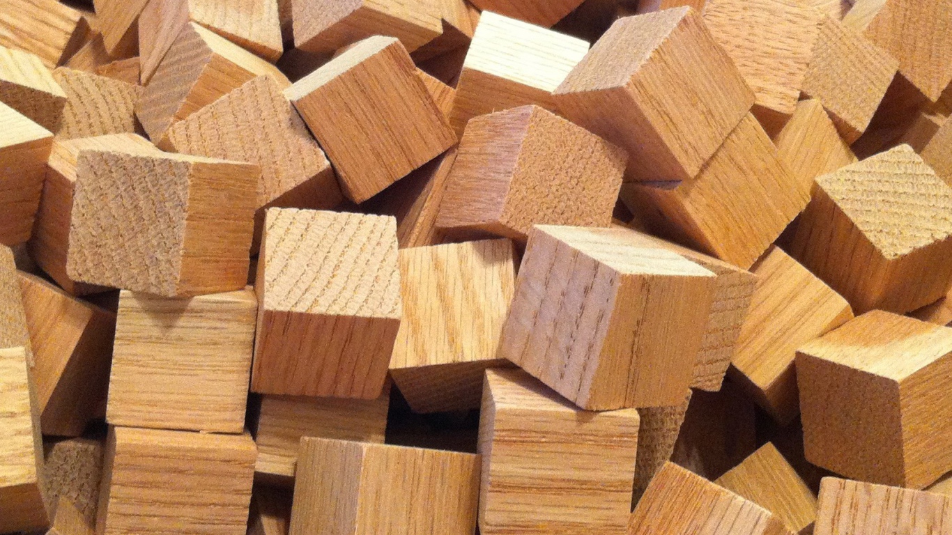 Россыпь деревянных кубиков