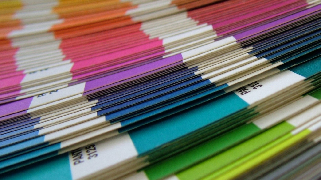 Стопка папок всех цветов радуги