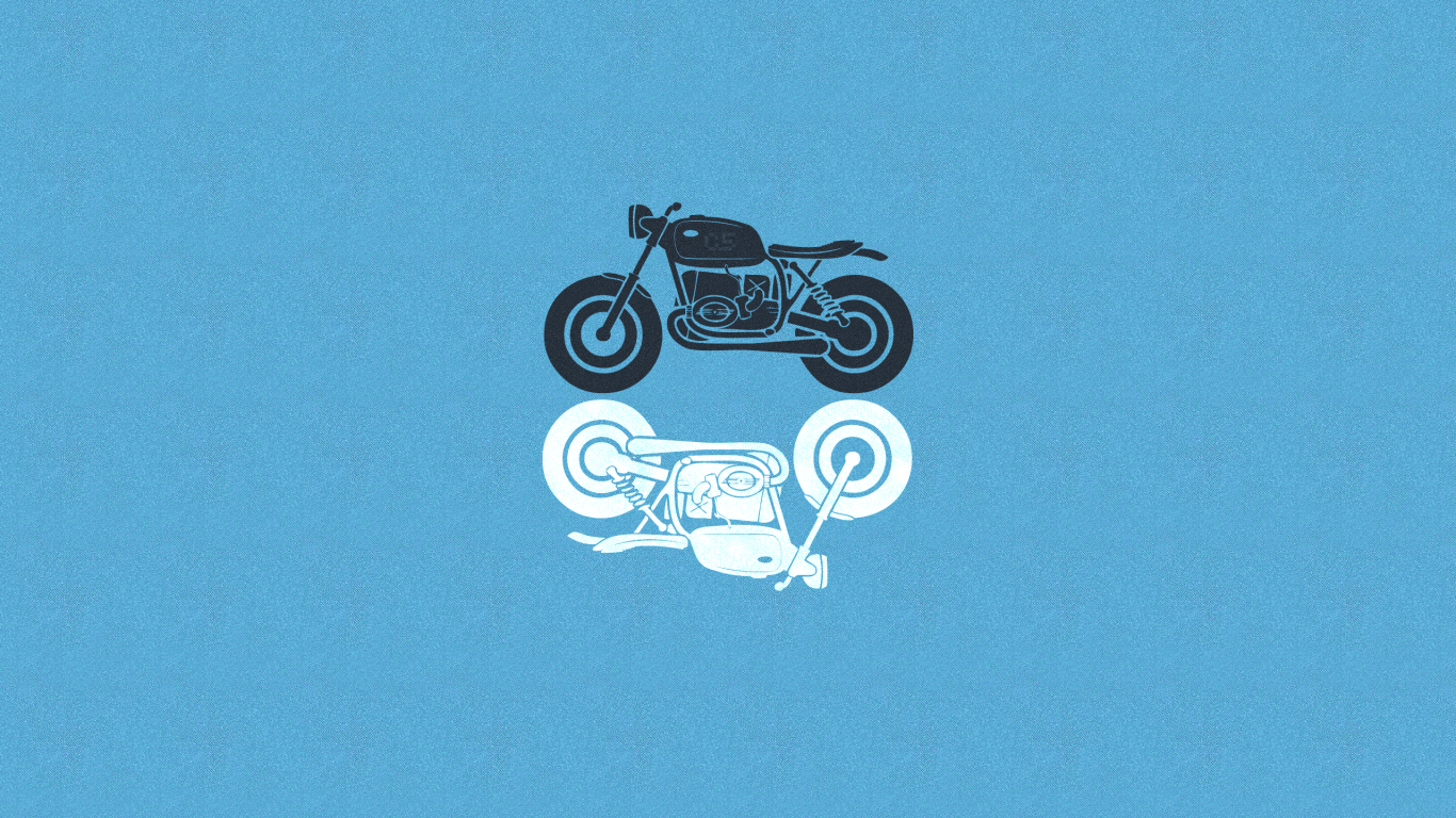 Черный и белый мотоциклы, голубой фон