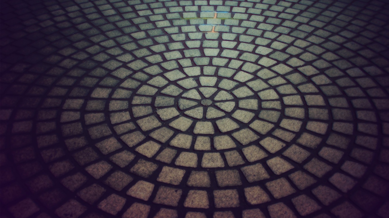 Брусчатка образует круг