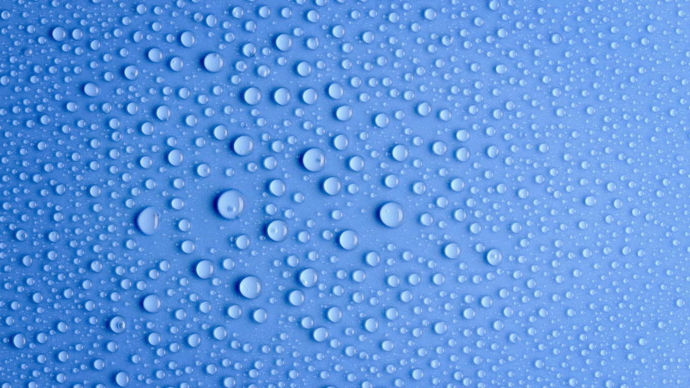 Конденсат на голубом фоне