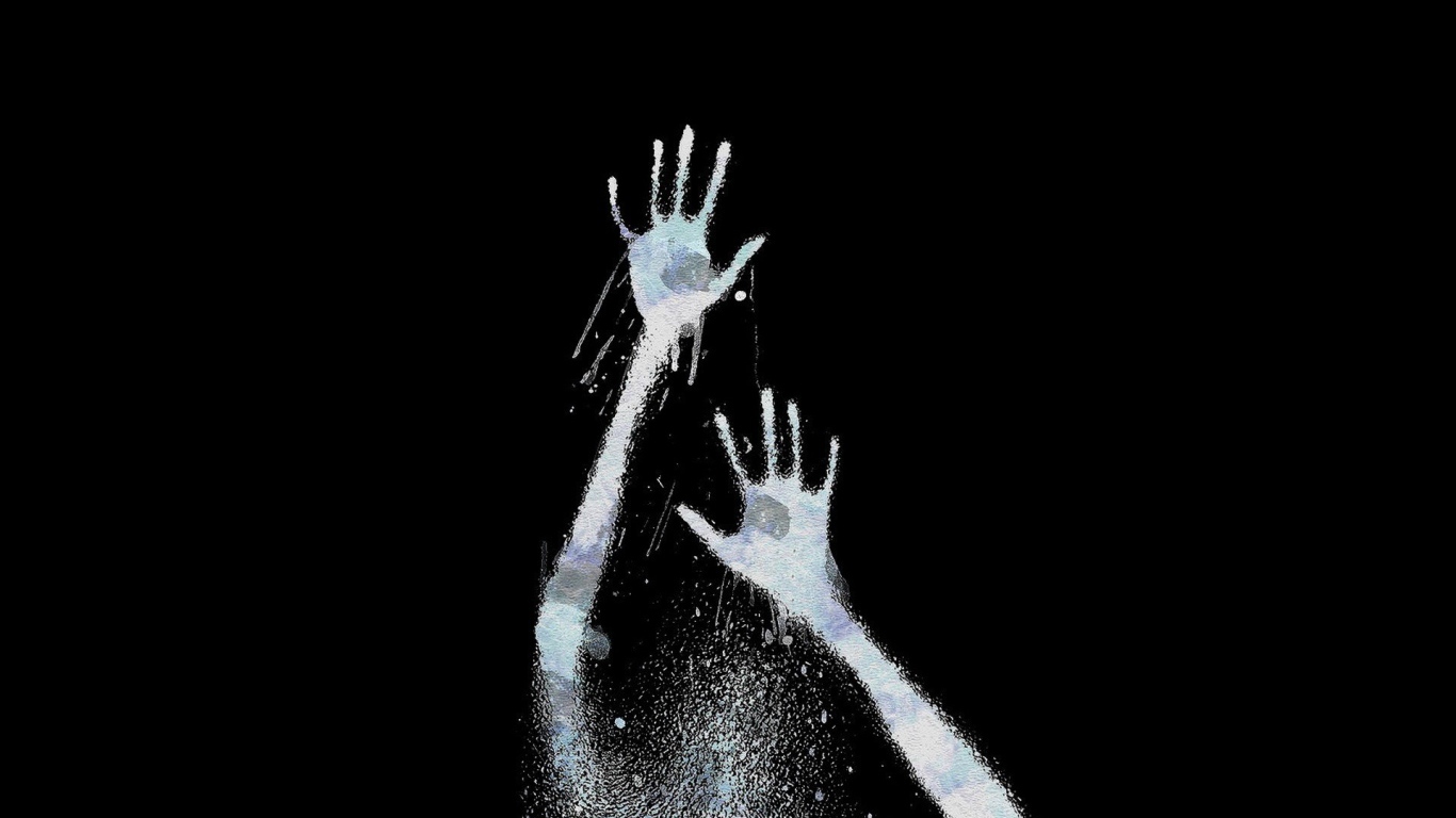 Следы рук на черном фоне