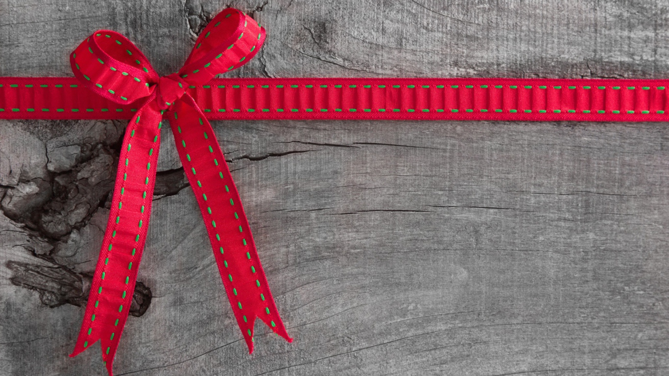 Красный бант не серой доске