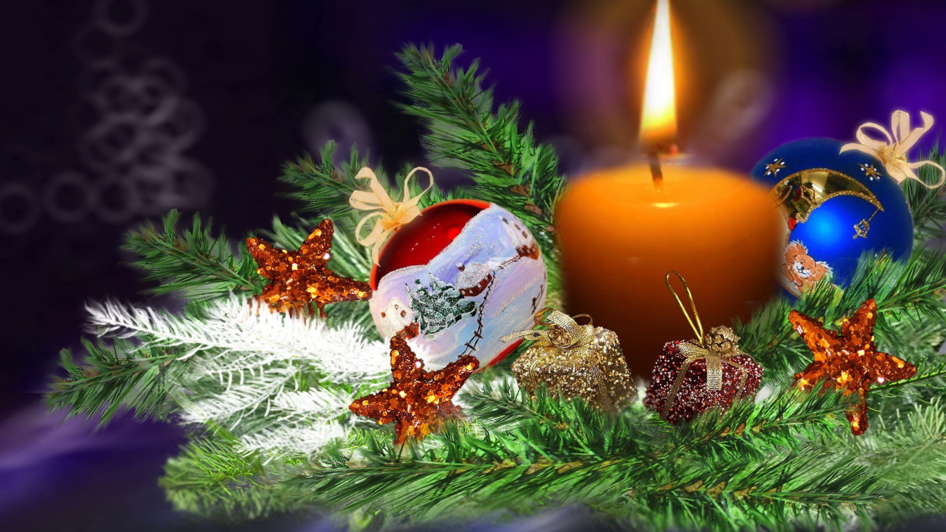 Свеча на ветке елки