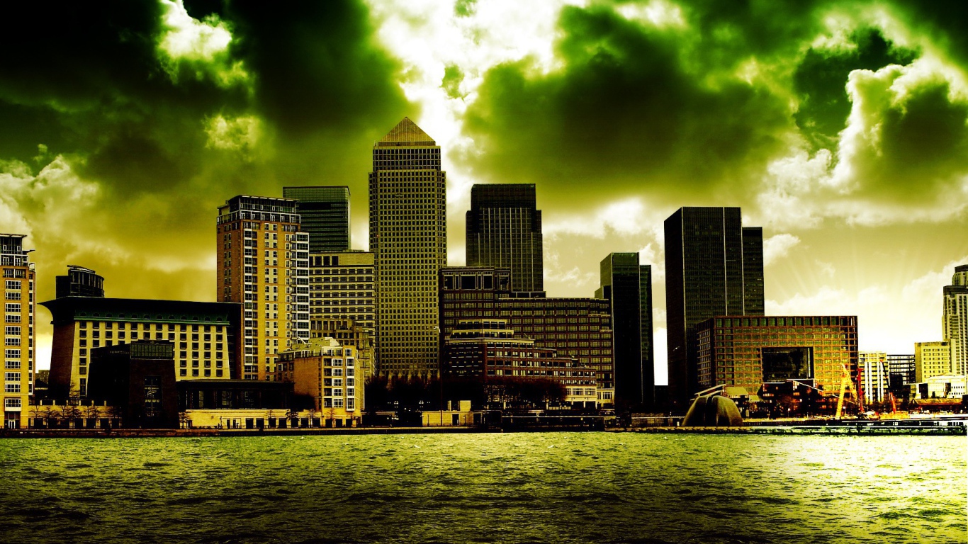 Мегаполис под зелеными облаками