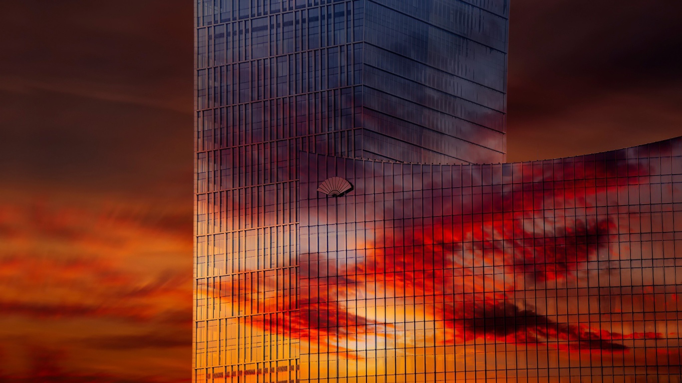 Зеркальный небоскреб в Китае