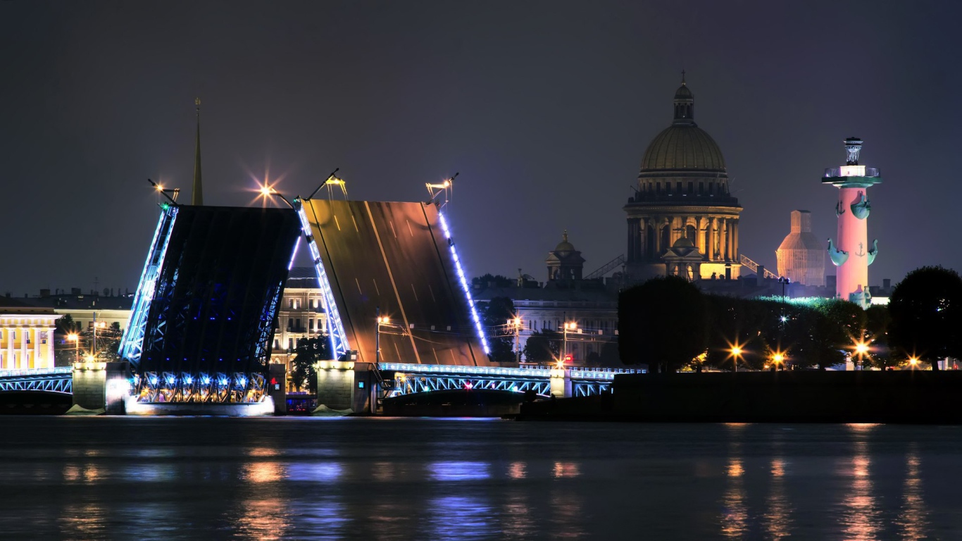 Разведенный мост в Санкт Петербурге