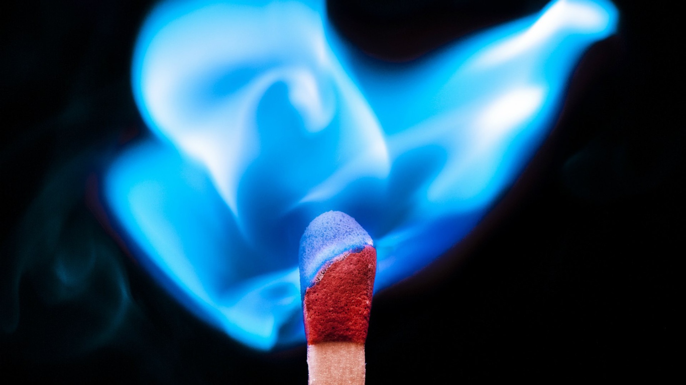 Голубое пламя спички