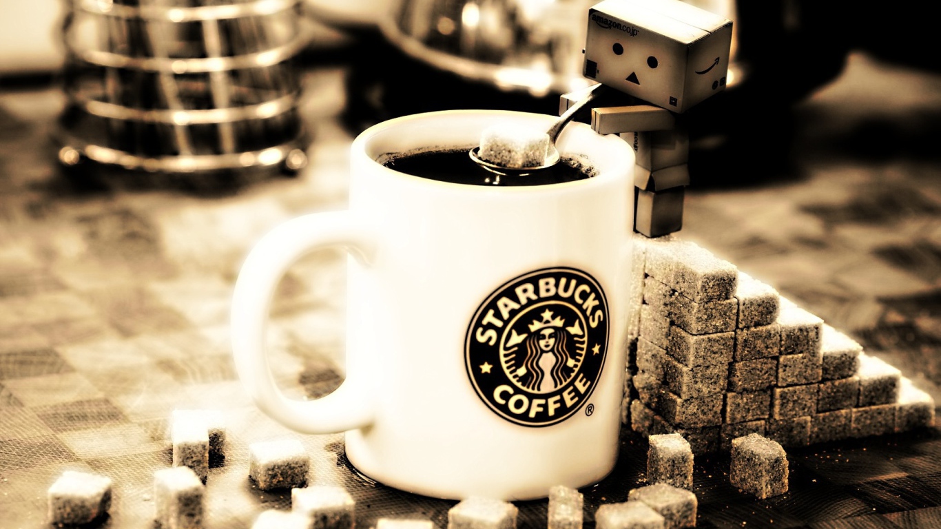 Дандо кладет сахар в кофе