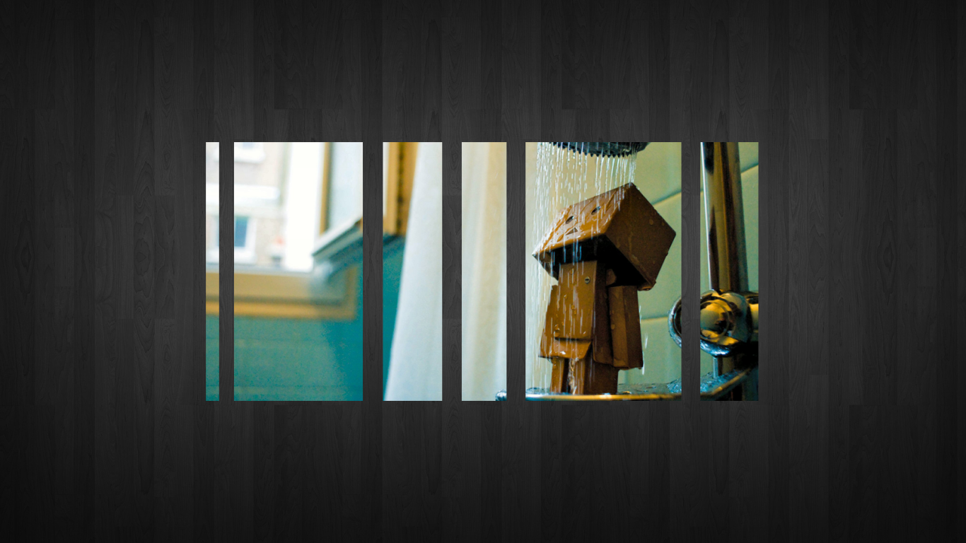 Дандо под душем, черный фон