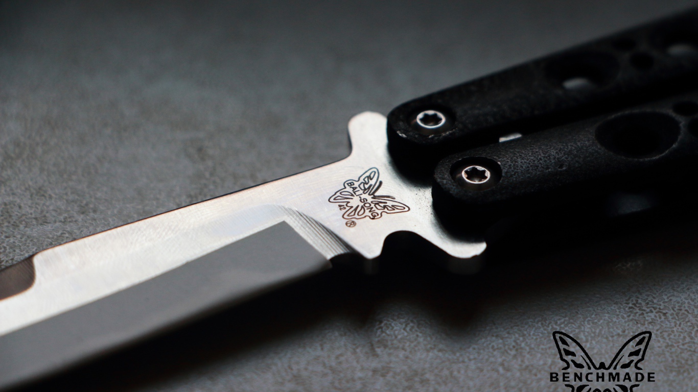 Гравировка бабочка на ноже