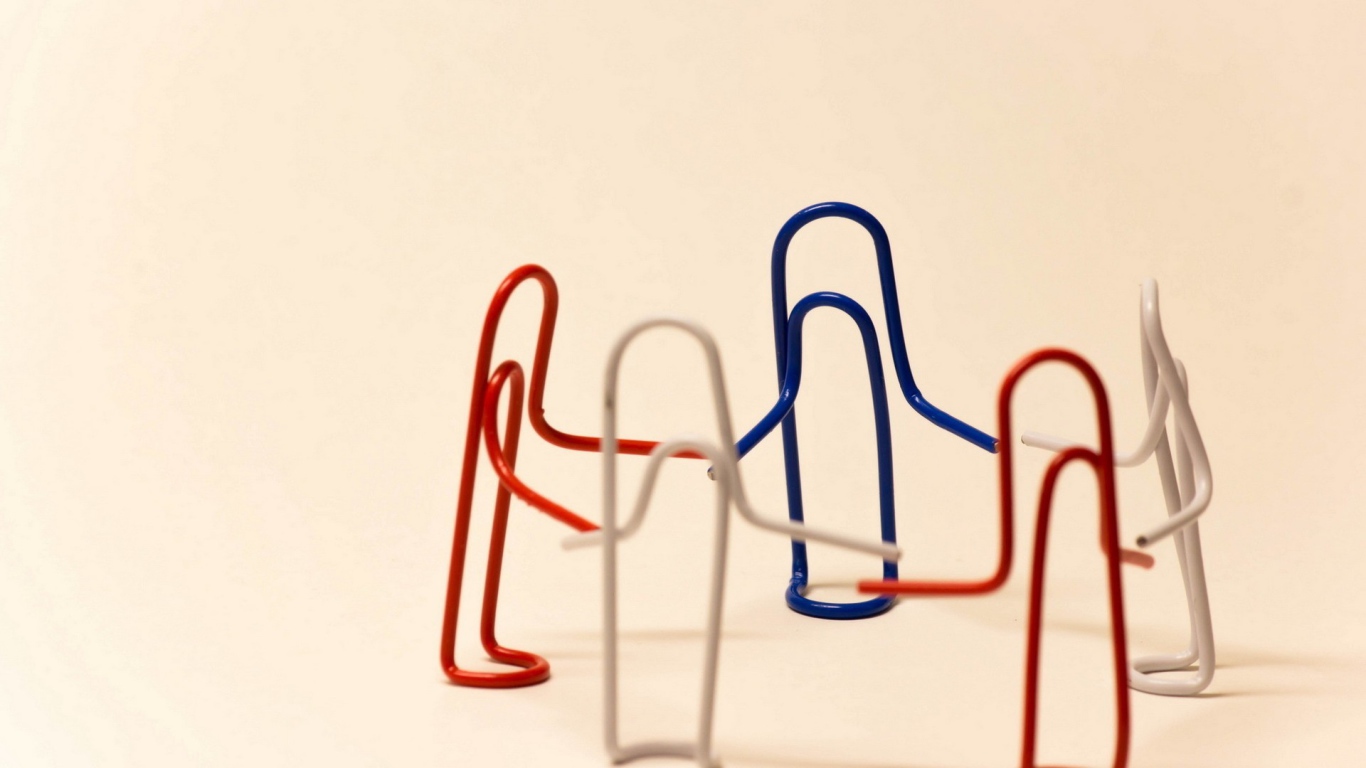 Дружба канцелярских скрепок